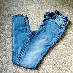 Hollister ultra high rise super skinny jean 24w 28l